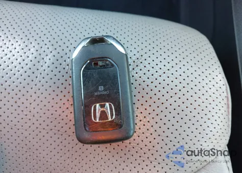 2016 Honda Cr-V Touring z USA, uszkodzony, nr VIN 5J6RM3H98GL031497